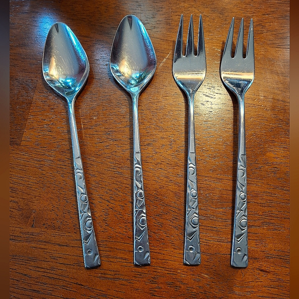 Navajo, Navaho Stainless Steel Forks & Spoons 1960-61 IS 1847 Rogers Bros 4 Pcs